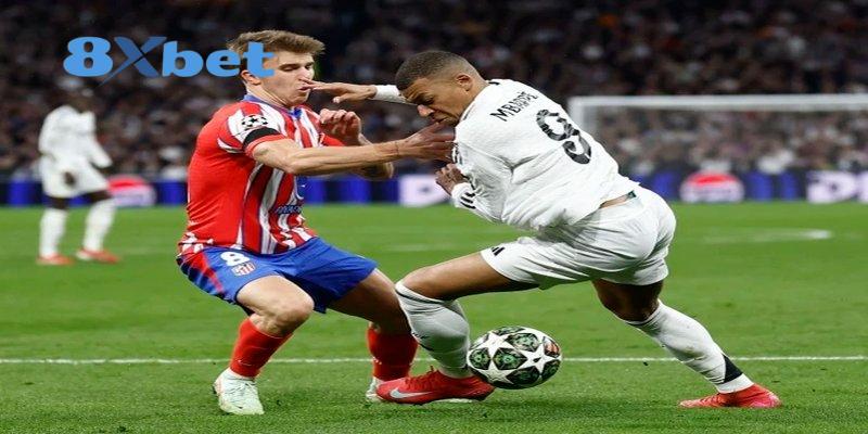 Khoảnh khắc người hâm mộ theo dõi trận đấu trực tiếp